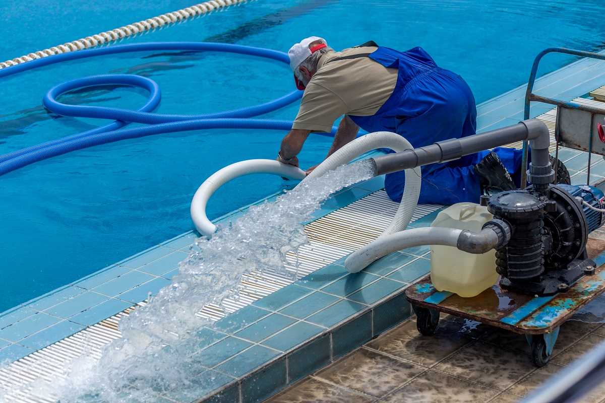 Как поддерживать чистоту в бассейне на протяжении всего сезона