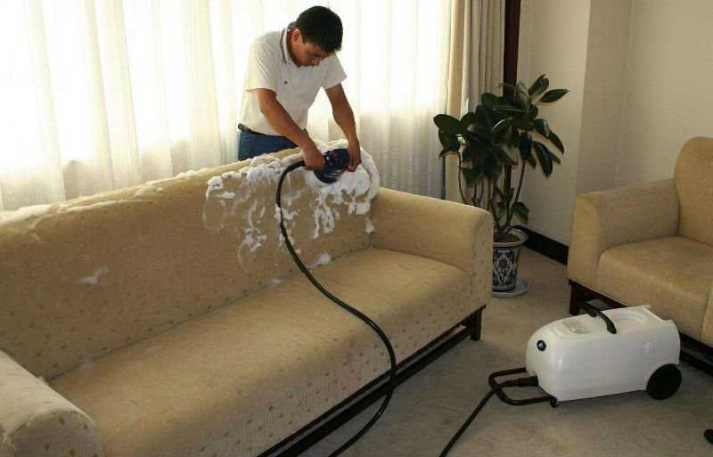 Как провести чистку дивана в домашних условиях