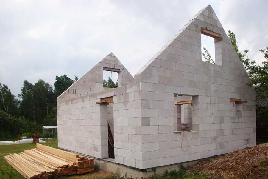 Как выбрать оптимальные материалы для строительства дачного дома
