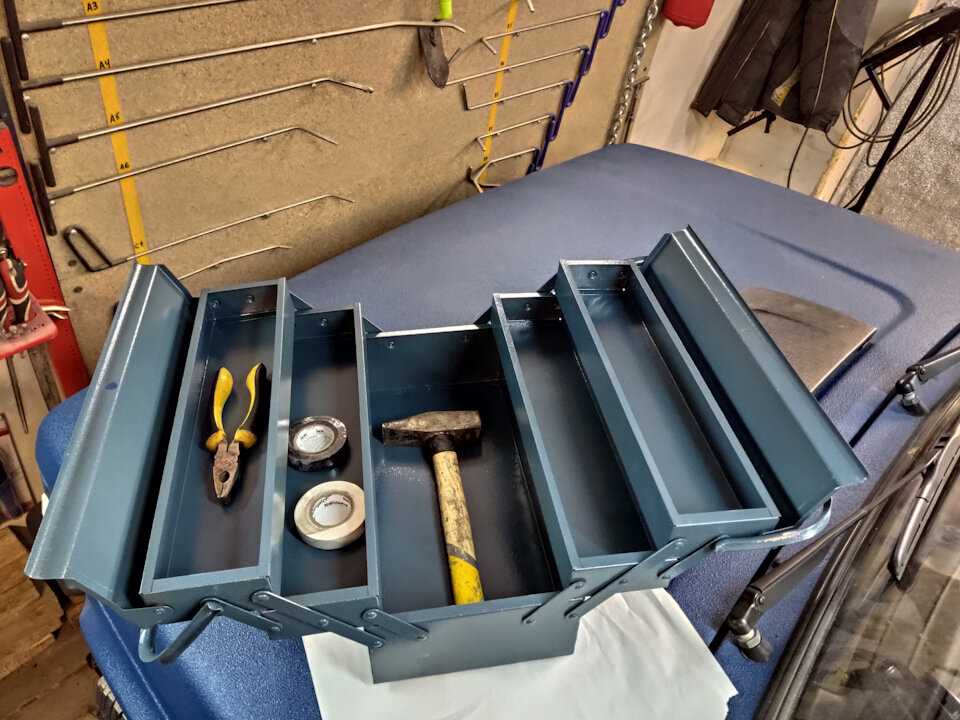 Как создать ящик для хранения инструментов?