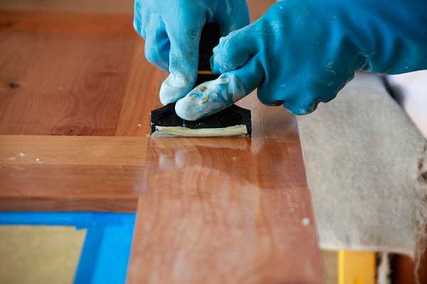 Как снять лак с деревянной поверхности?