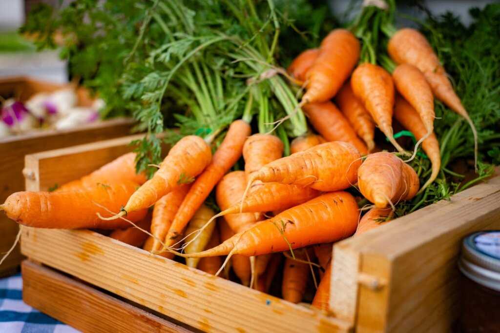2. Очистите и подготовьте морковь