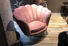 Кресло-ракушка в интерьере: стиль и комфорт