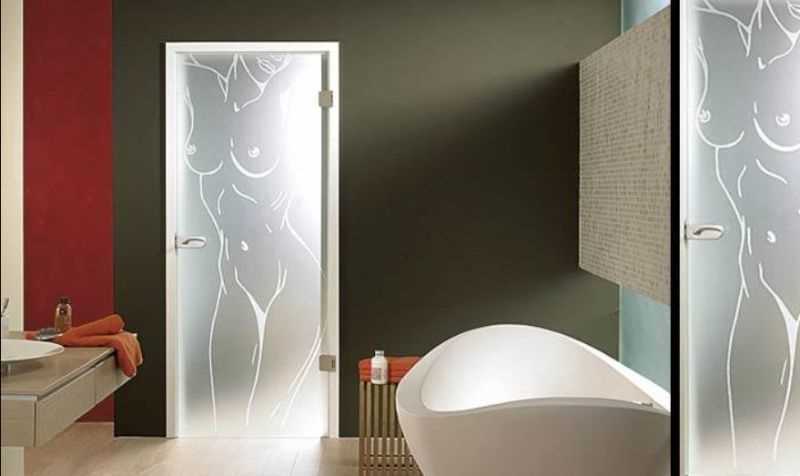 Преимущества стеклянных дверей в ванной комнате: