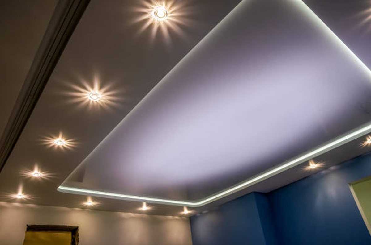 2. Потолок с LED-панелями