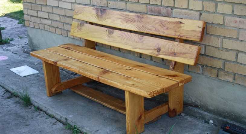 Деревянная скамейка с спинкой