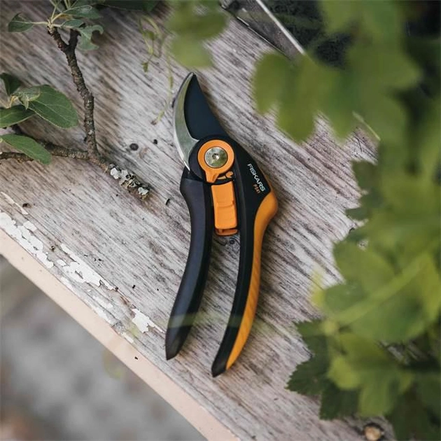 Профессиональные секаторы Fiskars: надежность и долговечность