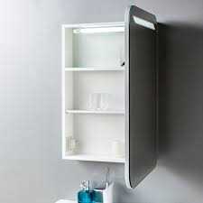 Преимущества использования зеркало-шкафа с подсветкой в ванной комнате