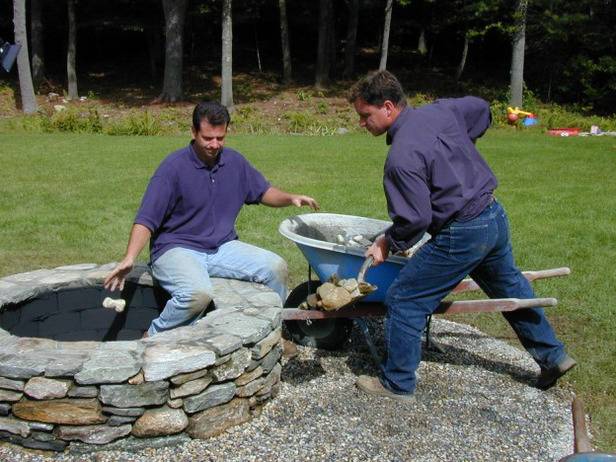 Как построить каменную яму для огня