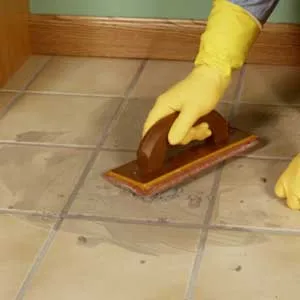 Нанесение затирки