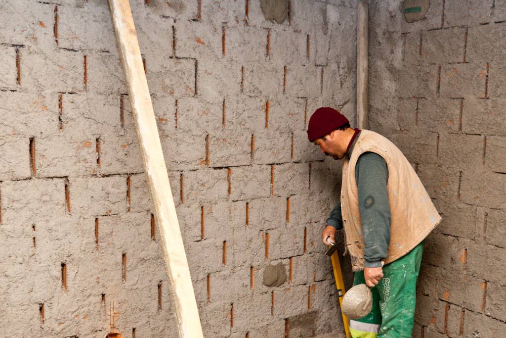 Как укрепить сделанную стену