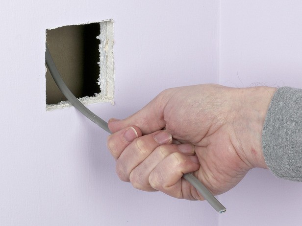 Как пропустить провода или кабель внутри стены