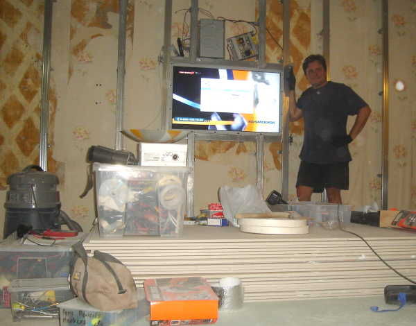 Как вмонтировать ЖК телевизор в стену