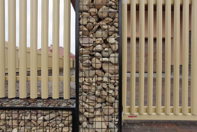 Забор из пергонов и деревянного штакетника