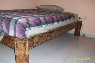 кровать с матрацем