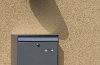 установка почтового ящика на стену