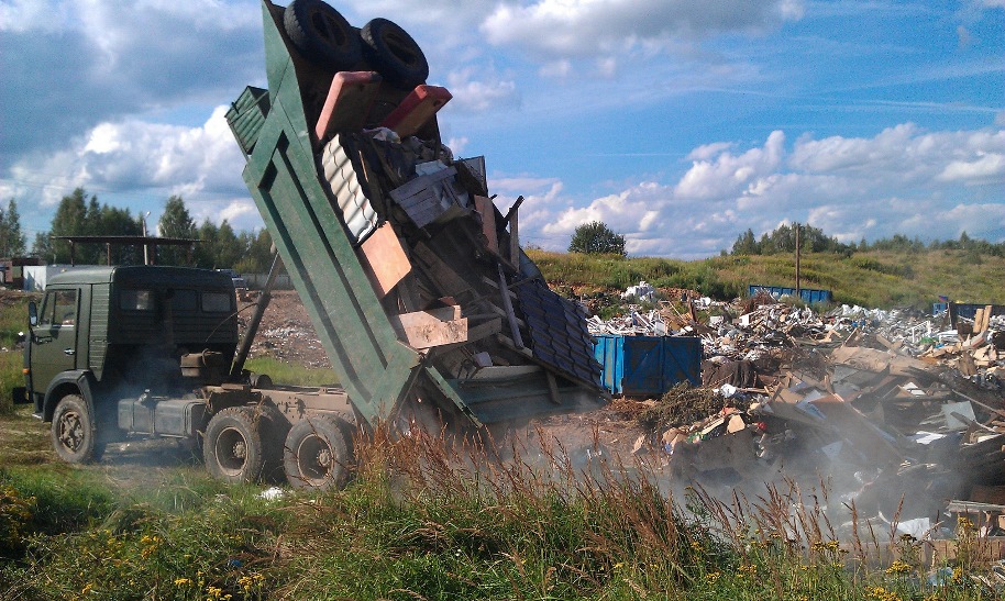 строительный мусор на полигоне