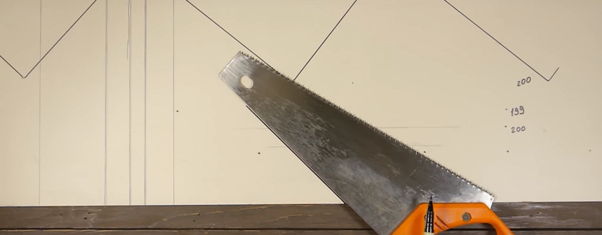 Разметка угла 45° с помощью ножовки