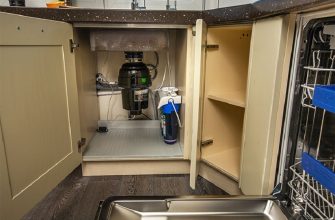 Бытовой измельчитель отходов под раковиной