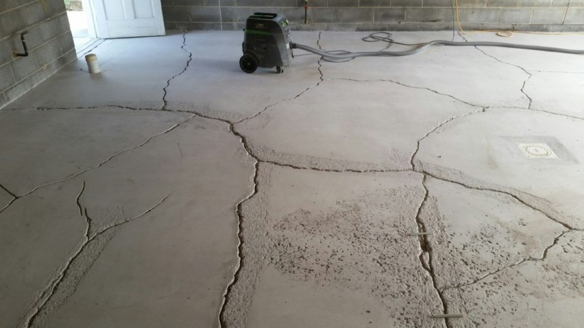 Растрескивание бетонного пола