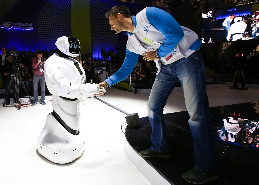 Российская компания "Promobot" представила робота-двойника человека