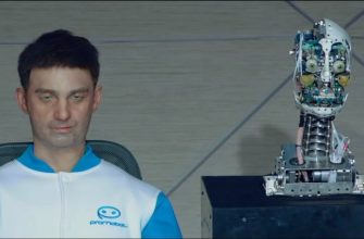 Робот-двойник человека и "голова" машины без верхнего покрытия