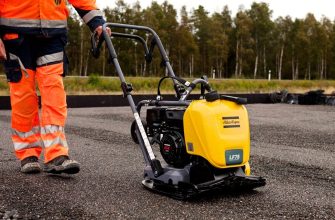 Небольшой трамбовщик грунта