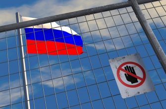 Флаг России за забором