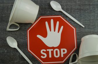 В РФ введут запрет на одноразовую пластиковую посуду