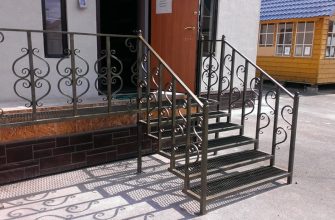 Металлическое крыльцо