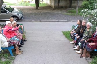 Лавочка около подъезда