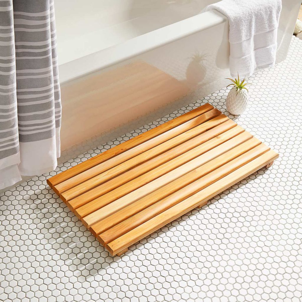 деревянный коврик для ванной