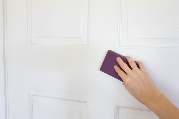 Как правильно покрасить дверь: основные советы