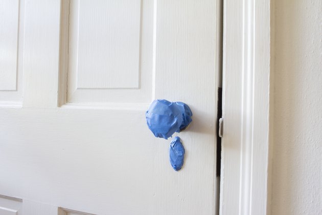 Как правильно покрасить дверь: основные советы