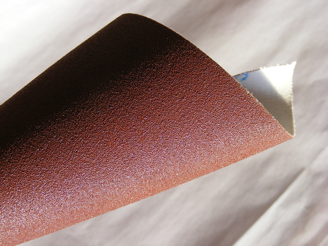 Шлифовка вручную – обязательное условие гладкой поверхности