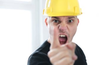 Прораб ругается