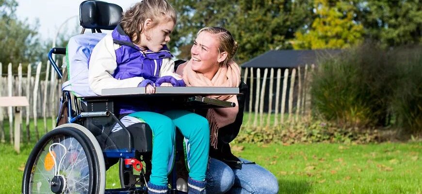 На природе с ребенком-инвалидом
