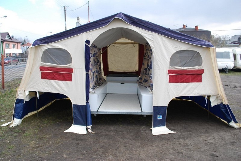Дом на колесах в виде палатки