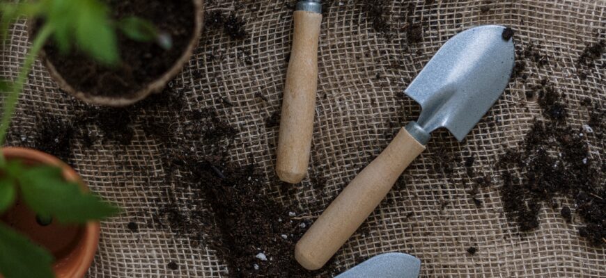 Садовый ручной инструмент