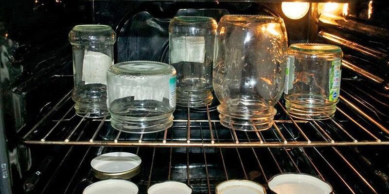 Стерилизация банок в духовке электрической или газовой плиты