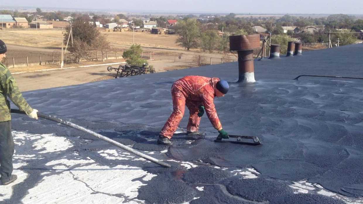 Как правильно сделать ремонт крыши гаража с помощью битумной мастики .