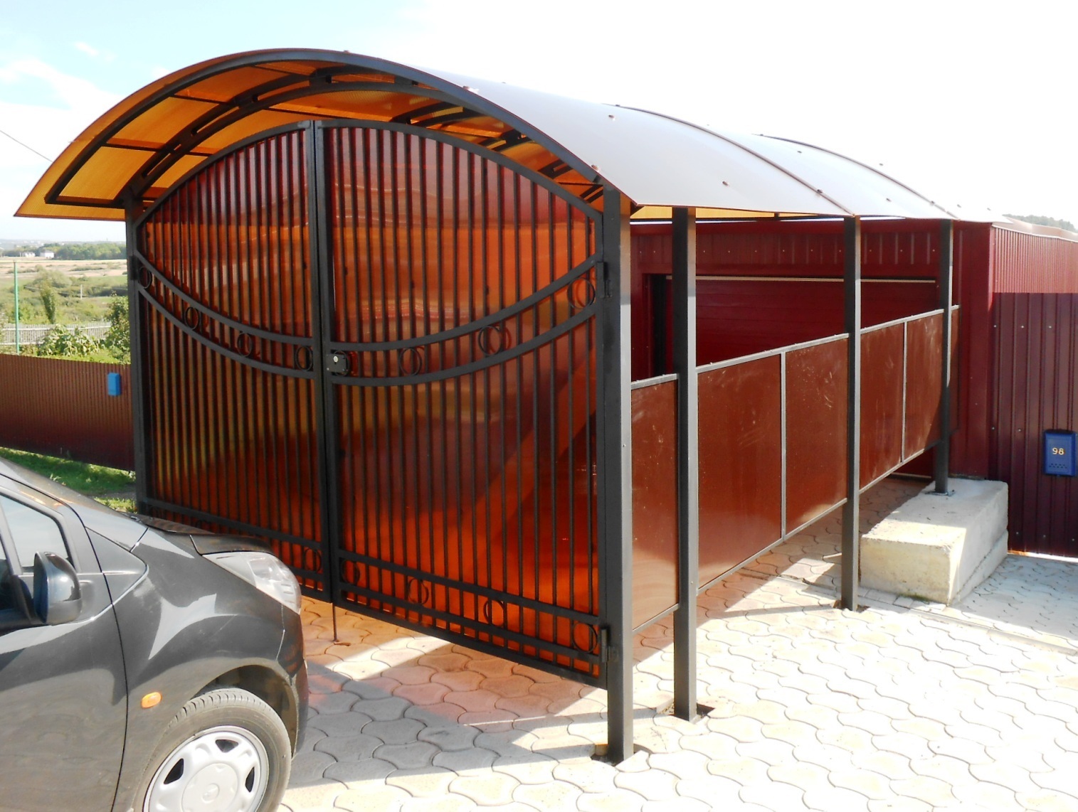 Поликарбонатная крыша для гаража