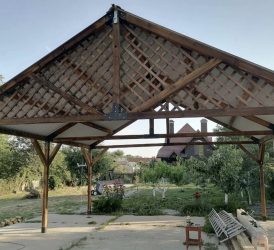 Как я перестал пилить «ласточкины хвосты»: почему металлические коннекторы для бруса — это новый уровень скорости в строительстве пергол и навесов