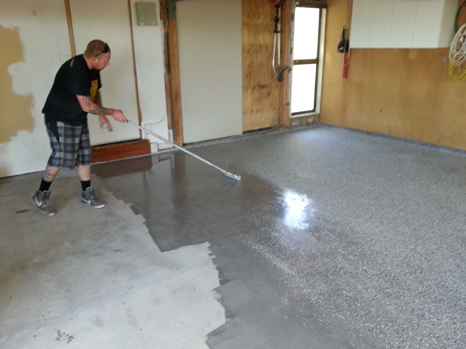 Что делать, если пылит бетонный пол в гараже и чем его обработать?