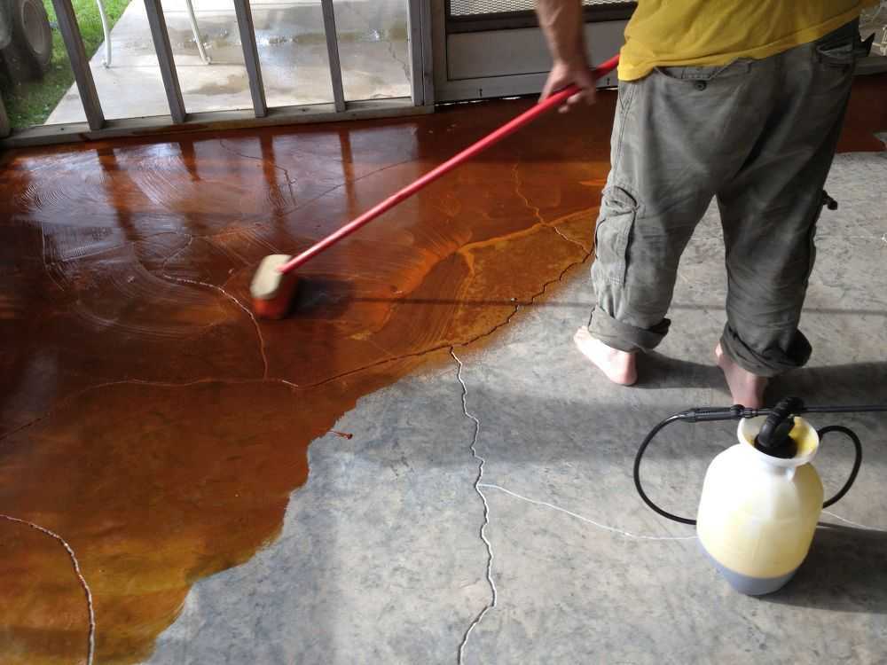 Как и чем лучше всего покрасить бетонный пол на улице?