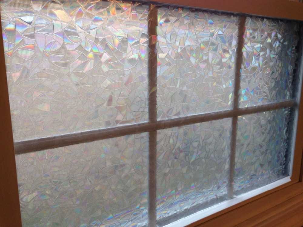 Как наклеить и снять самоклеющиеся и другие пленки со стекла окна?