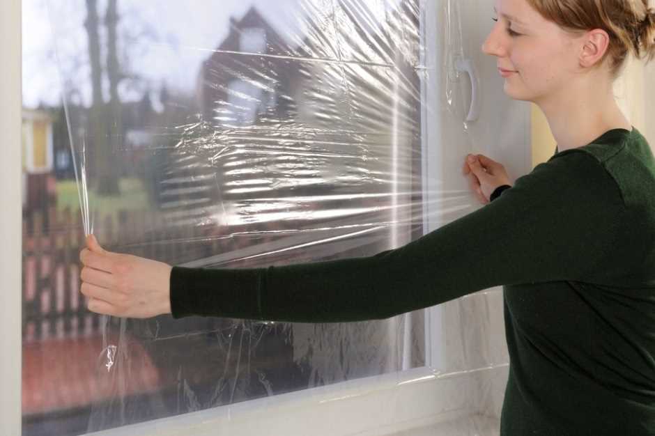 1. Используйте утеплительные шторы или жалюзи