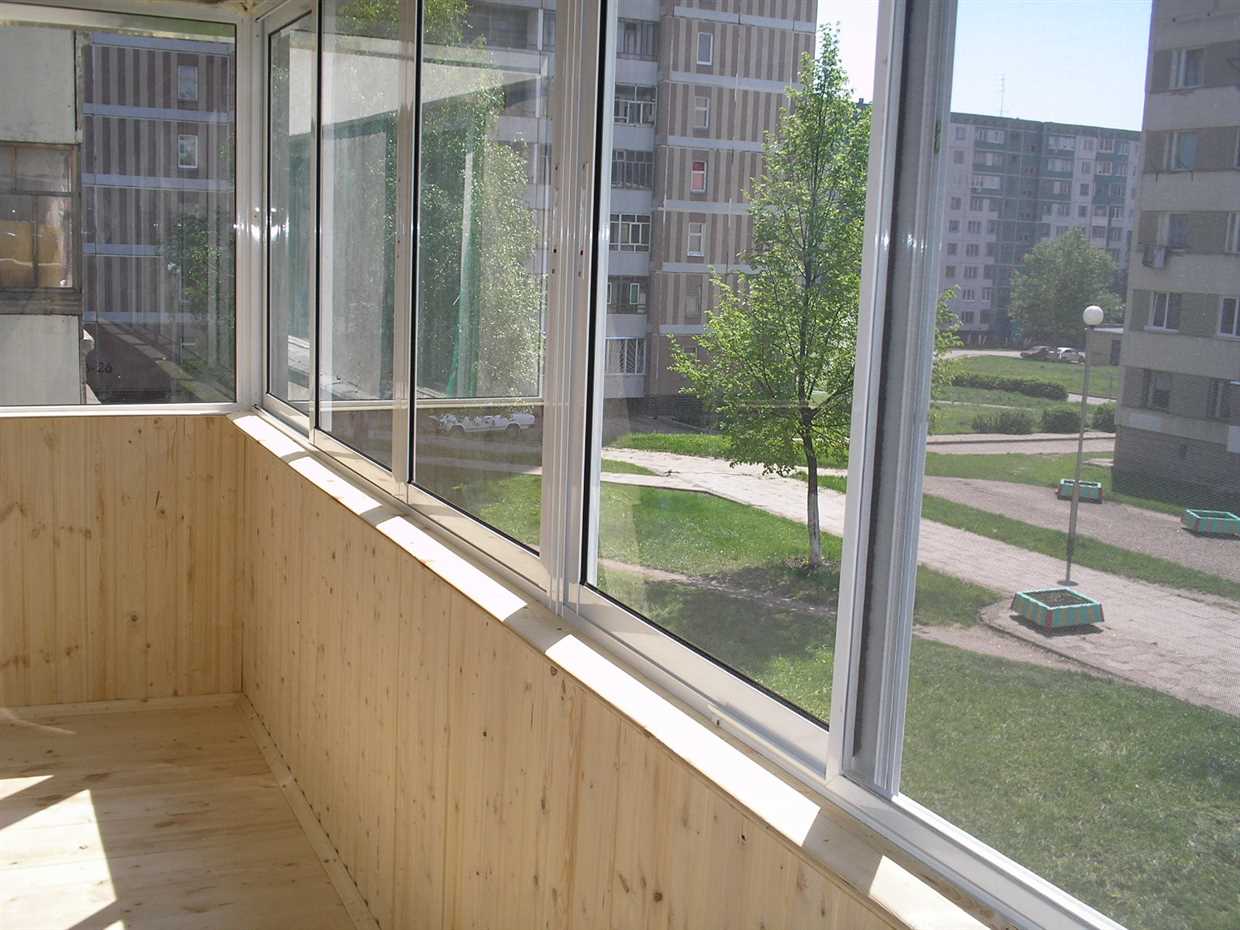 Монтаж рамы алюминиевых окон на балконе