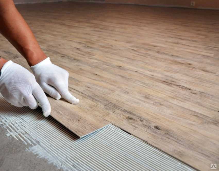 Нюансы применения кварцвиниловой плитки на бетонном полу: как правильно укладывать и средняя цена