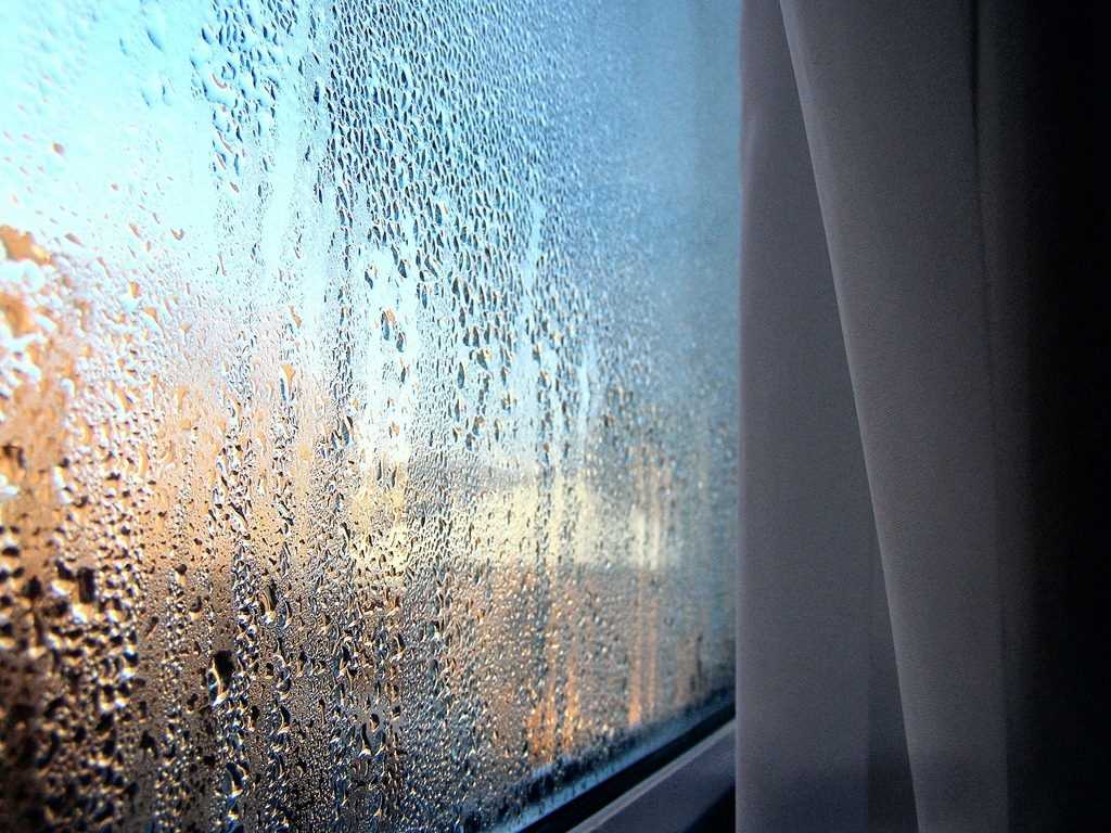 Потеют и плачут пластиковые окна: что делать и как бороться с конденсатом?